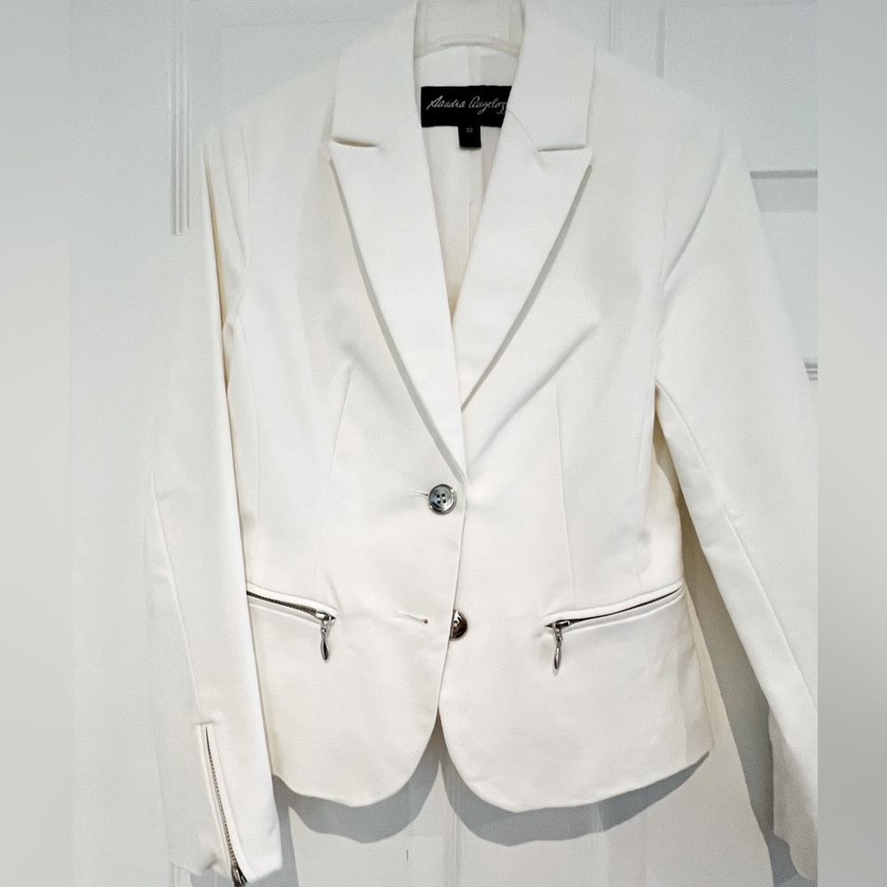 Sandra Augelozzi white cotton blazer, silver buttons, fully lined